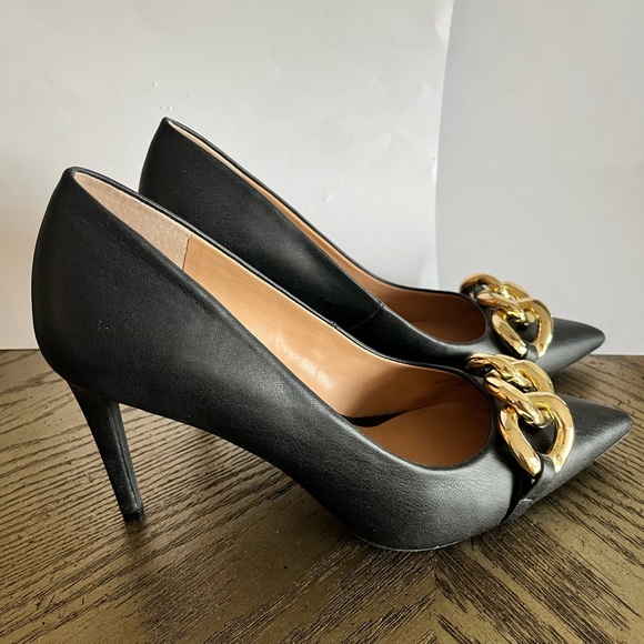 *NEW* INC International Concepts Black Heels Pumps w/ Gold Chain Size 9 - Picture 3 of 4